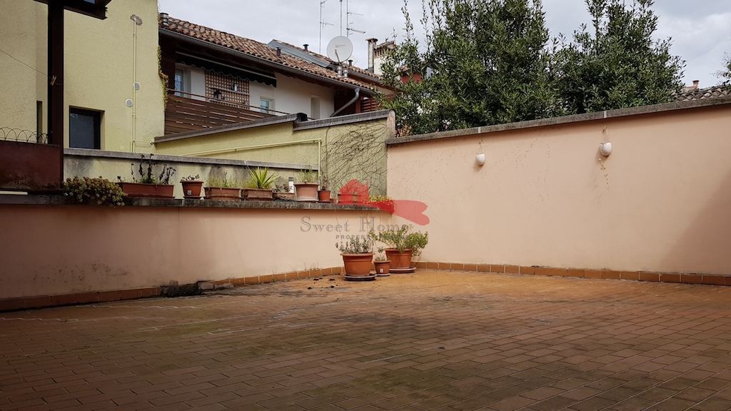 MINI CENTRALE CON AMPIA TERRAZZA