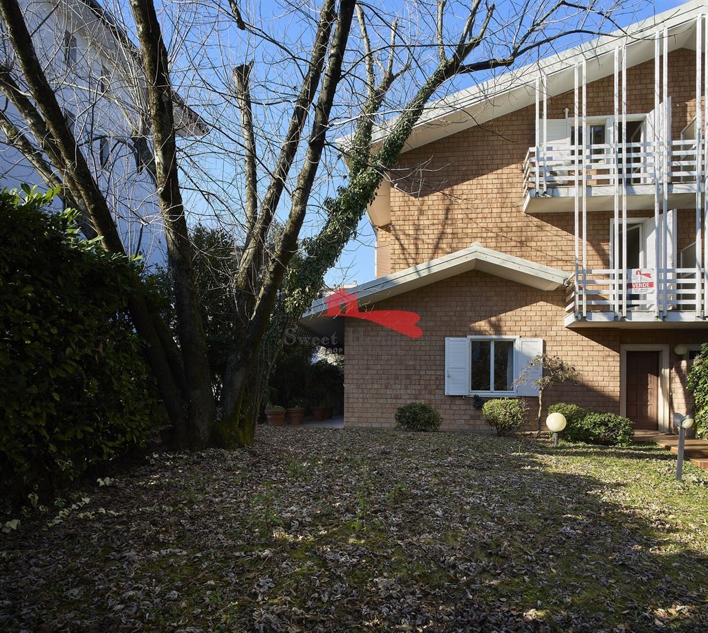 VILLA DI TESTA IN ZONA RESIDENZIALE A UDINE